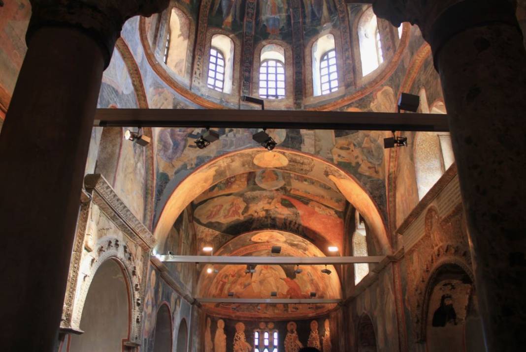 Kiliseden camiye çevrilen Kariye Camii’nde 79 yıl sonra ilk cuma namazı 12
